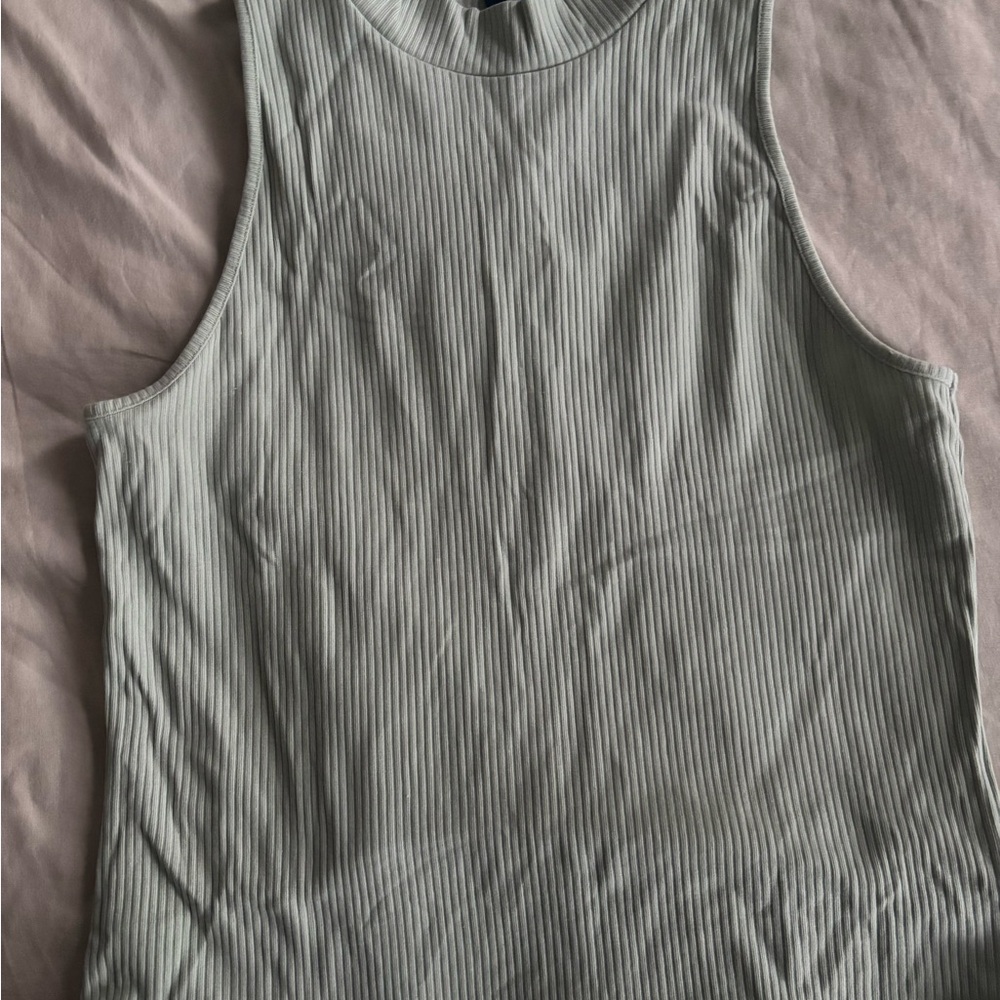 Sleeveless Ribbed Top in Gray